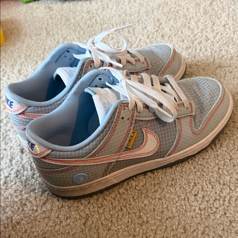 NIKE UN/LA DUNK